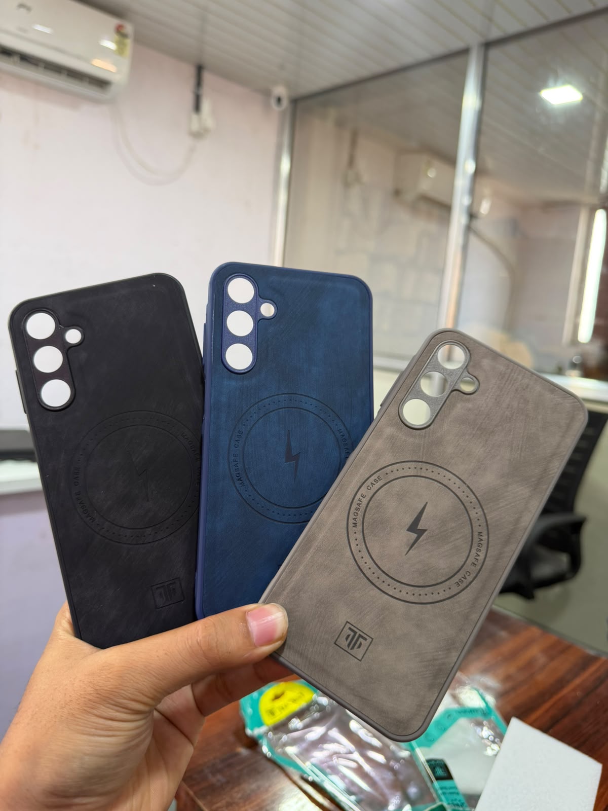 OG CHAINA LEATHER CASE WITH MAGESAFE